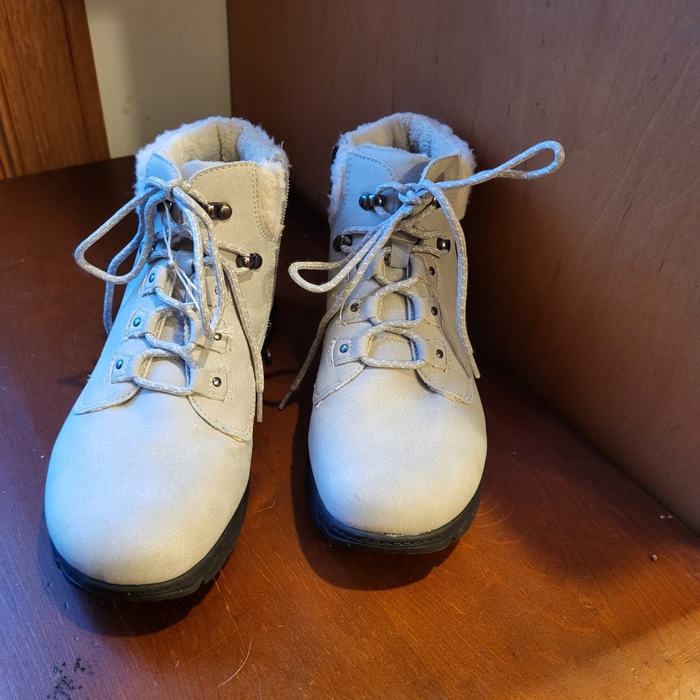 Boots by JBU 9